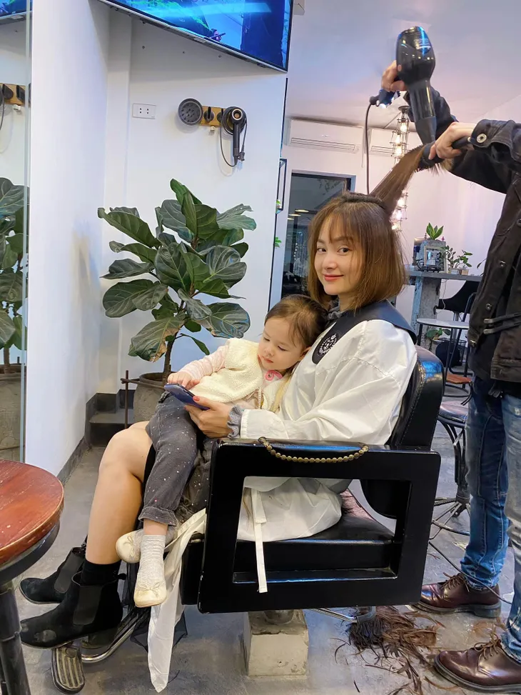 Lan Phương khoe cắt tóc mới đón Tết - Ảnh 1. Lan Phương khoe cắt tóc mới đón Tết - Ảnh 1.