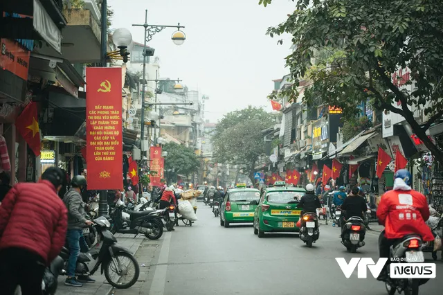 Thủ đô trang hoàng cờ hoa mừng Đại hội lần thứ XIII của Đảng - Ảnh 7. Thủ đô trang hoàng cờ hoa mừng Đại hội lần thứ XIII của Đảng - Ảnh 7.