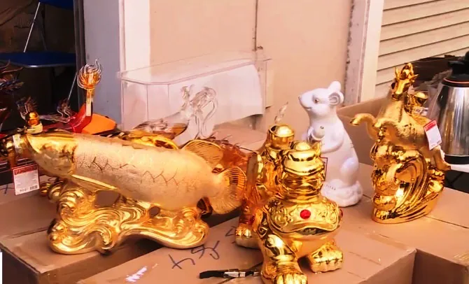 Triệt phá cơ sở hô biến rượu thủ công thành rượu ngoại hình con giáp - Ảnh 1. Triệt phá cơ sở hô biến rượu thủ công thành rượu ngoại hình con giáp - Ảnh 1.
