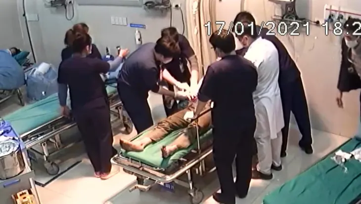 Giẫm phải bẫy súng khi đi hái thuốc, một người nguy kịch - Ảnh 2. Giẫm phải bẫy súng khi đi hái thuốc, một người nguy kịch - Ảnh 2.