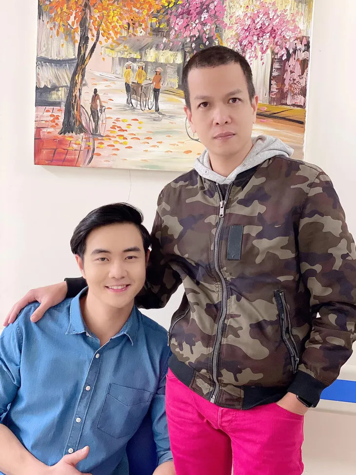 Chồng MC Thùy Linh tung ảnh hậu trường chia tay đoàn phim Hồ sơ cá sấu - Ảnh 2. Chồng MC Thùy Linh tung ảnh hậu trường chia tay đoàn phim Hồ sơ cá sấu - Ảnh 2.