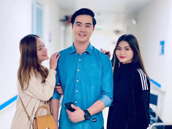 Chồng MC Thùy Linh tung ảnh hậu trường chia tay đoàn phim Hồ sơ cá sấu - Ảnh 4. Chồng MC Thùy Linh tung ảnh hậu trường chia tay đoàn phim Hồ sơ cá sấu - Ảnh 4.