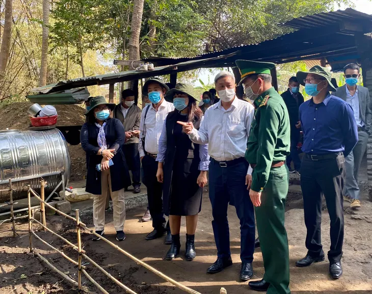 Vận động người có thân nhân ở nước ngoài không nhập cảnh trái phép về nước - Ảnh 3. Vận động người có thân nhân ở nước ngoài không nhập cảnh trái phép về nước - Ảnh 3.