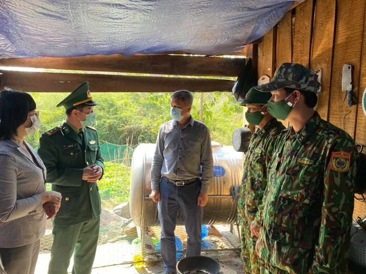 Vận động người có thân nhân ở nước ngoài không nhập cảnh trái phép về nước - Ảnh 2. Vận động người có thân nhân ở nước ngoài không nhập cảnh trái phép về nước - Ảnh 2.