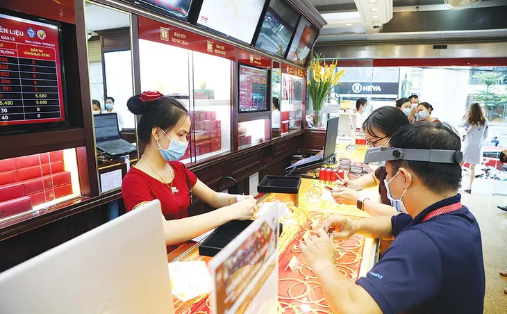 Thưởng Tết Tân Sửu 2021: Nơi tiền tỷ, chỗ chỉ vài trăm - Ảnh 2. Thưởng Tết Tân Sửu 2021: Nơi tiền tỷ, chỗ chỉ vài trăm - Ảnh 2.