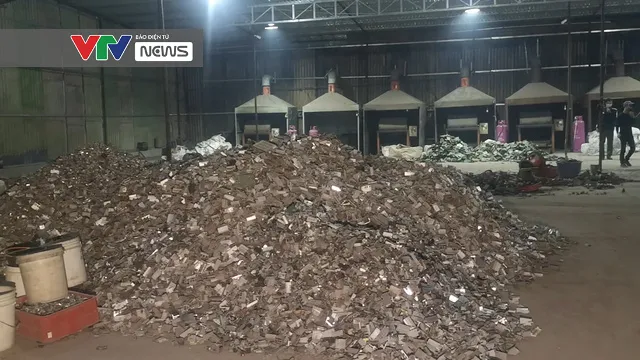 Bắt quả tang cơ sở sơ tái chế linh kiện điện tử hoạt động không phép - Ảnh 1. Bắt quả tang cơ sở sơ tái chế linh kiện điện tử hoạt động không phép - Ảnh 1.