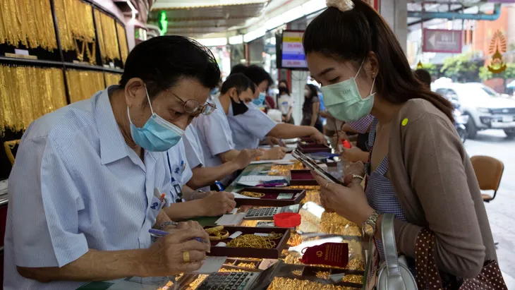Lội ngược dòng, giá vàng tăng mạnh trở lại - Ảnh 1. Lội ngược dòng, giá vàng tăng mạnh trở lại - Ảnh 1.