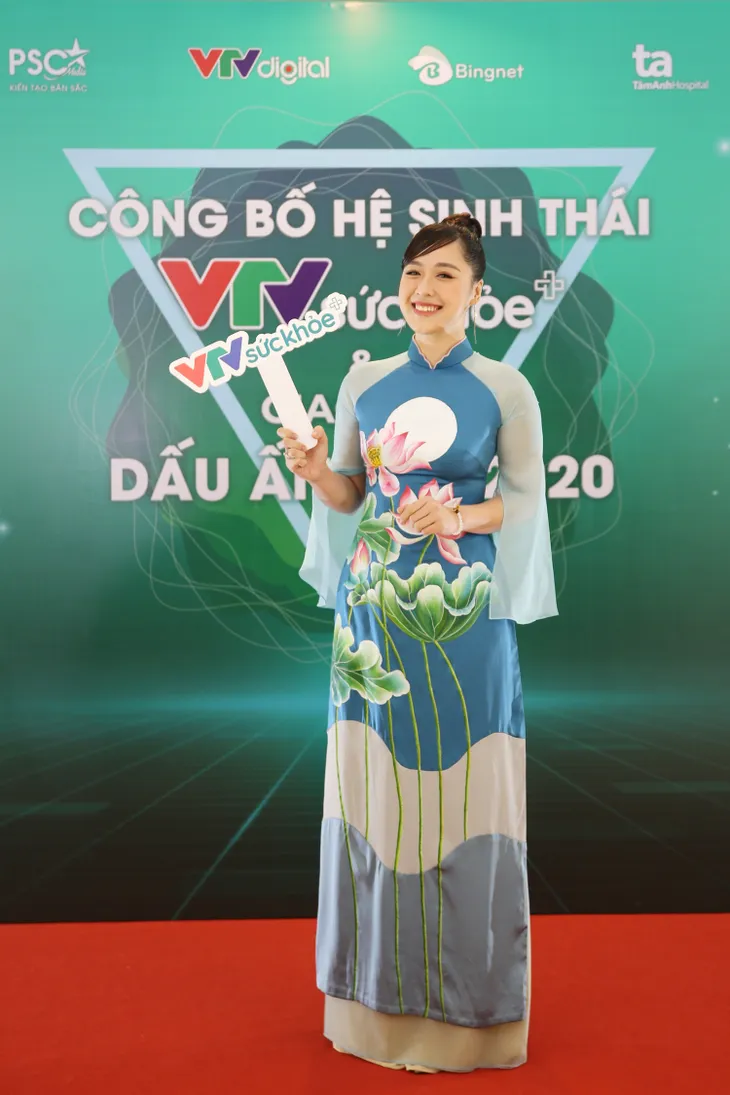 Tiểu Vy bất ngờ tái ngộ bạn cũ cùng thi Hoa hậu Việt Nam - Ảnh 7. Tiểu Vy bất ngờ tái ngộ bạn cũ cùng thi Hoa hậu Việt Nam - Ảnh 7.