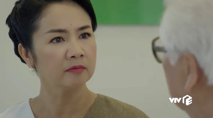 Hướng dương ngược nắng - Tập 17: Ra đòn cảnh cáo chị em Minh - Trí, bà Bạch Cúc quyết chống lại bố chồng - Ảnh 2. Hướng dương ngược nắng - Tập 17: Ra đòn cảnh cáo chị em Minh - Trí, bà Bạch Cúc quyết chống lại bố chồng - Ảnh 2.