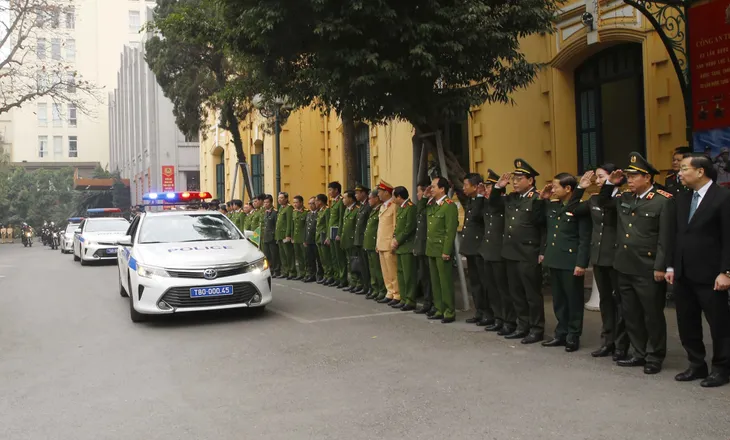 Hà Nội triển khai xe chống đạn và dàn mô tô đặc chủng bảo đảm an ninh, trật tự Đại hội XIII của Đảng - Ảnh 5. Hà Nội triển khai xe chống đạn và dàn mô tô đặc chủng bảo đảm an ninh, trật tự Đại hội XIII của Đảng - Ảnh 5.