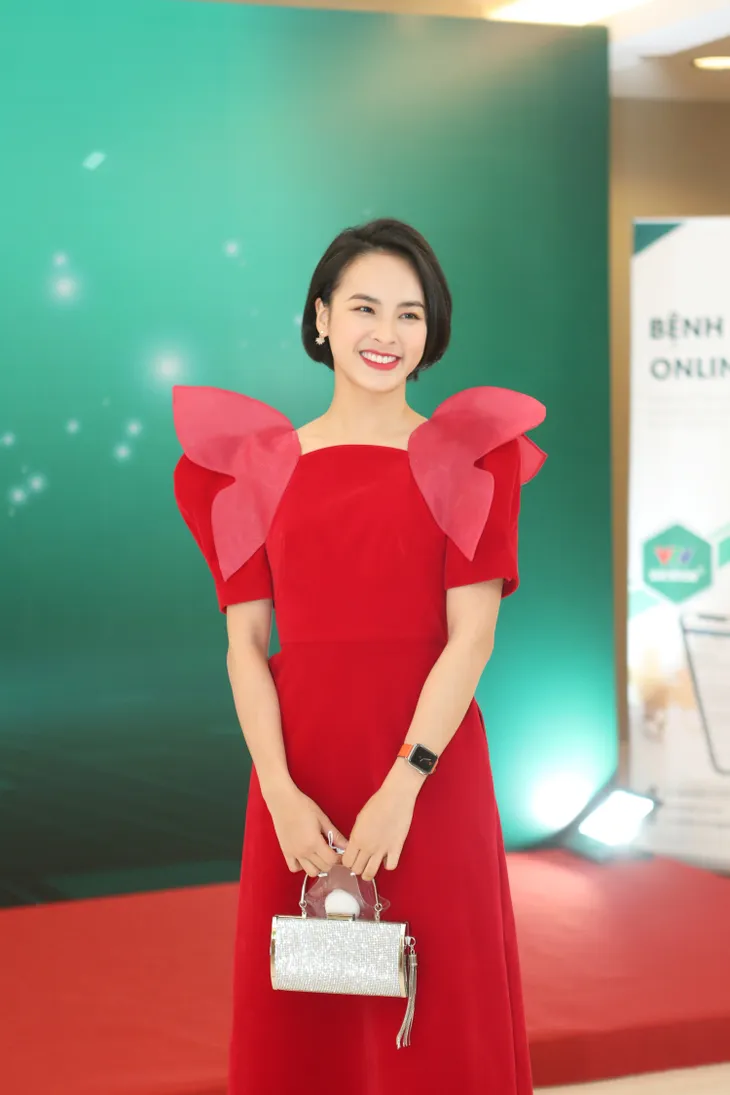 BTV Thu Hương và dàn MC rạng rỡ tại lễ công bố Hệ sinh thái VTV Sức khỏe - Ảnh 1. BTV Thu Hương và dàn MC rạng rỡ tại lễ công bố Hệ sinh thái VTV Sức khỏe - Ảnh 1.