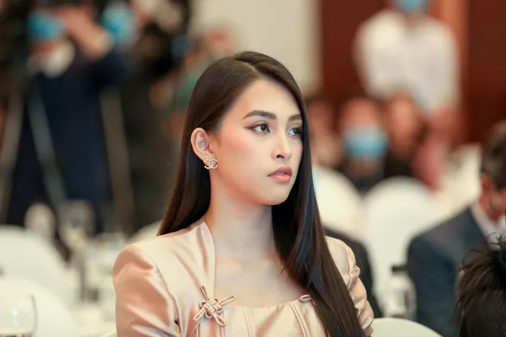 Tiểu Vy bất ngờ tái ngộ bạn cũ cùng thi Hoa hậu Việt Nam - Ảnh 9. Tiểu Vy bất ngờ tái ngộ bạn cũ cùng thi Hoa hậu Việt Nam - Ảnh 9.