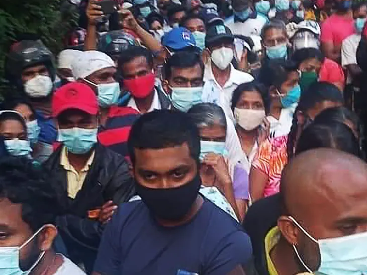 Bộ trưởng Sri Lanka vẫn mắc COVID-19 sau khi uống nước thần - Ảnh 1. Bộ trưởng Sri Lanka vẫn mắc COVID-19 sau khi uống nước thần - Ảnh 1.