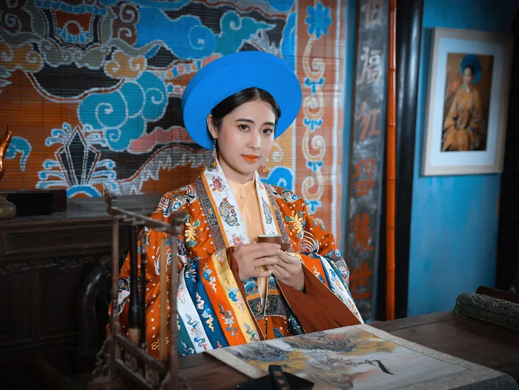 Cô nàng thời tiết Đồng Thu ngọt ngào với trang phục truyền thống - Ảnh 3. Cô nàng thời tiết Đồng Thu ngọt ngào với trang phục truyền thống - Ảnh 3.