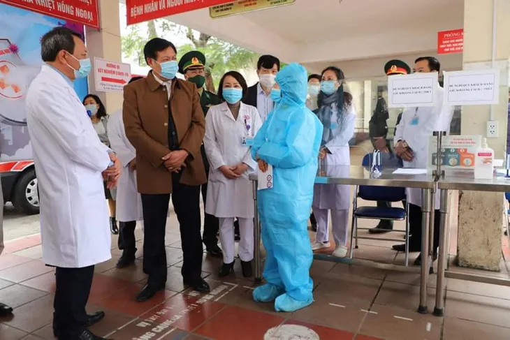 Quảng Ninh: Duy trì 1.500 chốt kiểm tra, giám sát, tư vấn y tế phòng dịch COVID-19 - Ảnh 3. Quảng Ninh: Duy trì 1.500 chốt kiểm tra, giám sát, tư vấn y tế phòng dịch COVID-19 - Ảnh 3.