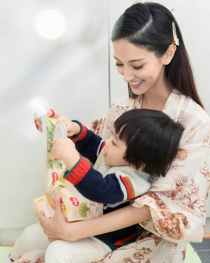 Vợ trẻ của Trịnh Gia Dĩnh phủ nhận mang thai lần 3 - Ảnh 6. Vợ trẻ của Trịnh Gia Dĩnh phủ nhận mang thai lần 3 - Ảnh 6.