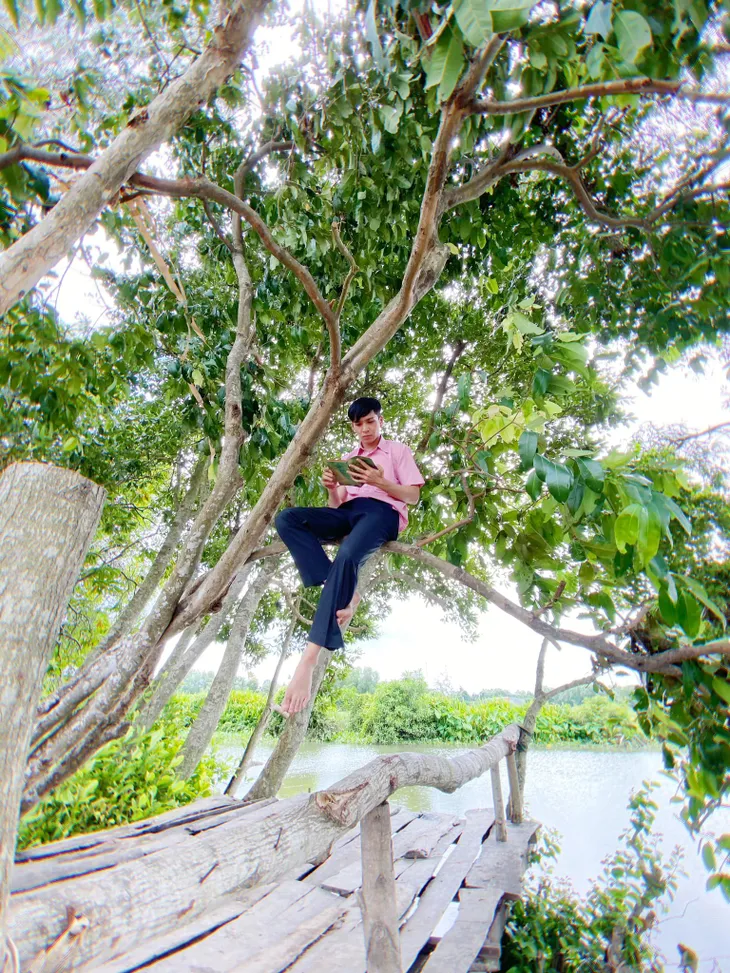 Bạch Công Khanh gặp khó với cảnh té sông ở phim Ngày em đến - Ảnh 1. Bạch Công Khanh gặp khó với cảnh té sông ở phim Ngày em đến - Ảnh 1.