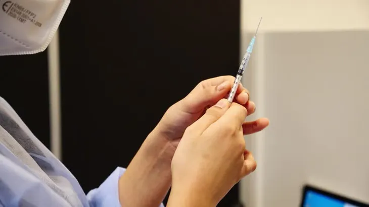 Bất mãn với chiến lược tập trung, nhiều nước EU rẽ lối để tiếp cận vaccine COVID-19 - Ảnh 5.