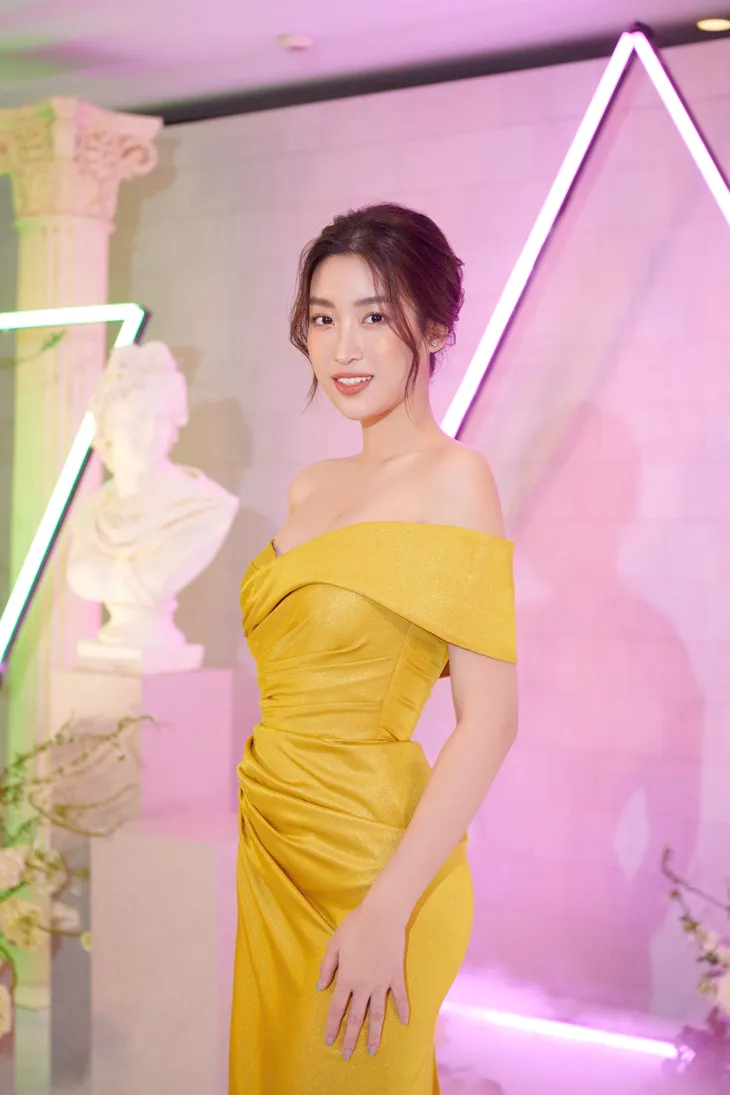 Tiểu Vy, Phương Nga bật khóc trong đám cưới Á hậu Thúy An - Ảnh 9. Tiểu Vy, Phương Nga bật khóc trong đám cưới Á hậu Thúy An - Ảnh 9.