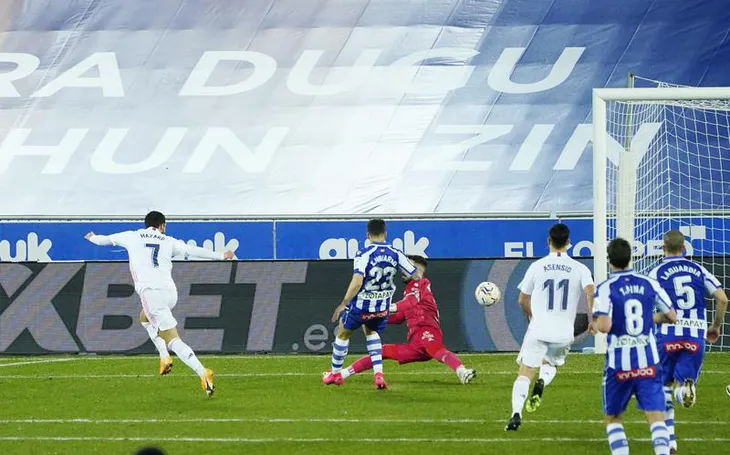 Vòng 20 La Liga: Hazard và Benzema lập công, Real thắng đậm Alaves - Ảnh 2. Vòng 20 La Liga: Hazard và Benzema lập công, Real thắng đậm Alaves - Ảnh 2.