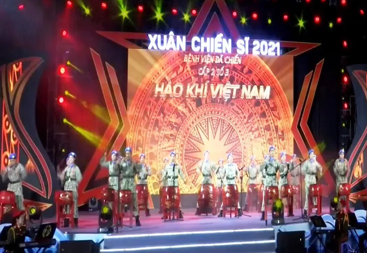 Ấm tình quân dân với chương trình Xuân Chiến sĩ 2021 - Ảnh 1.