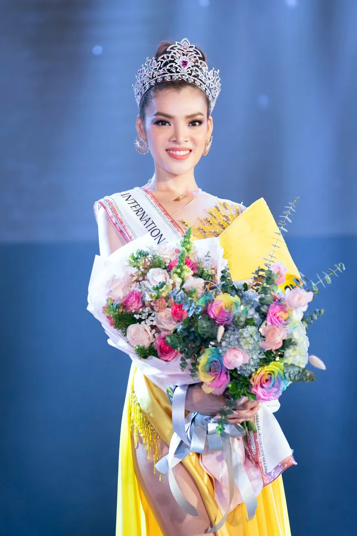 Trân Đài đăng quang cuộc thi nhan sắc chuyển giới - Ảnh 4. Trân Đài đăng quang cuộc thi nhan sắc chuyển giới - Ảnh 4.
