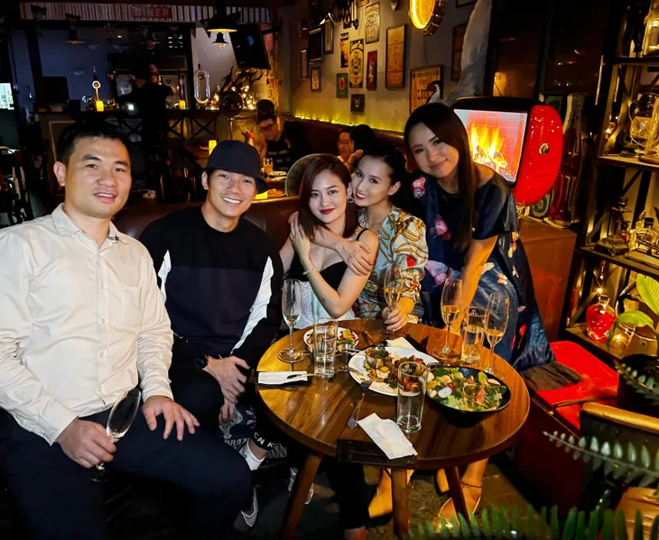Thanh Vân Hugo lần đầu đăng ảnh lộ diện hoàn toàn bạn trai - Ảnh 2. Thanh Vân Hugo lần đầu đăng ảnh lộ diện hoàn toàn bạn trai - Ảnh 2.