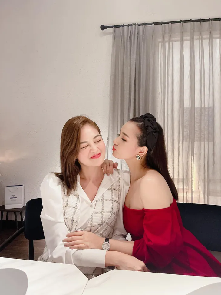 Lã Thanh Huyền hội ngộ nhóm chị em trong Tình yêu và tham vọng - Ảnh 1. Lã Thanh Huyền hội ngộ nhóm chị em trong Tình yêu và tham vọng - Ảnh 1.