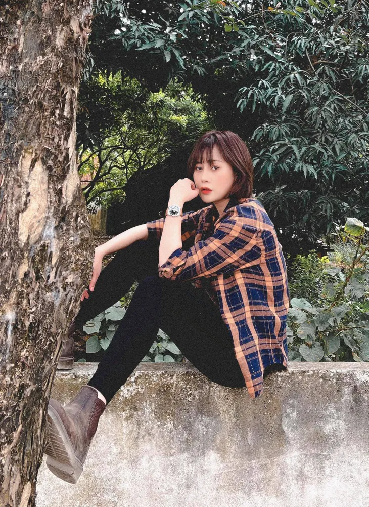 Phương Oanh mang hơi hướng nam tính trong phim mới - Ảnh 3. Phương Oanh mang hơi hướng nam tính trong phim mới - Ảnh 3.