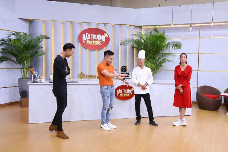 Lê Dương Bảo Lâm tiết lộ toàn ăn “đồ thừa canh cặn” nên mới “bự con” - Ảnh 1. Lê Dương Bảo Lâm tiết lộ toàn ăn “đồ thừa canh cặn” nên mới “bự con” - Ảnh 1.