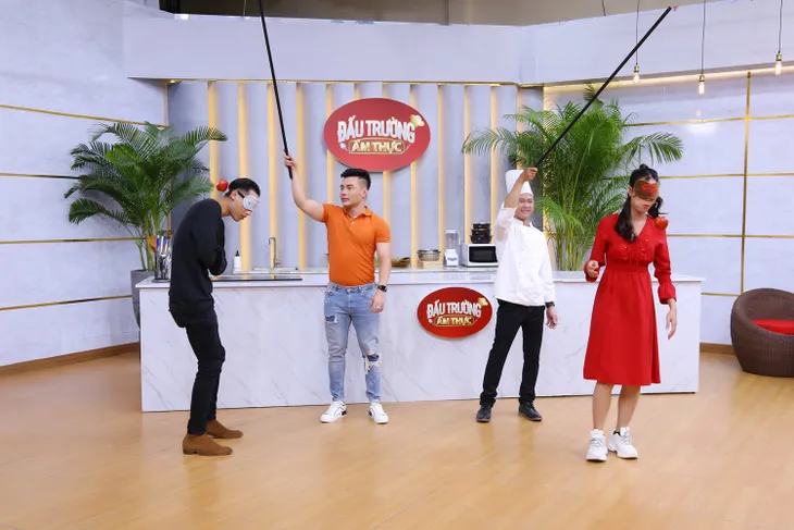 Lê Dương Bảo Lâm tiết lộ toàn ăn “đồ thừa canh cặn” nên mới “bự con” - Ảnh 2. Lê Dương Bảo Lâm tiết lộ toàn ăn “đồ thừa canh cặn” nên mới “bự con” - Ảnh 2.