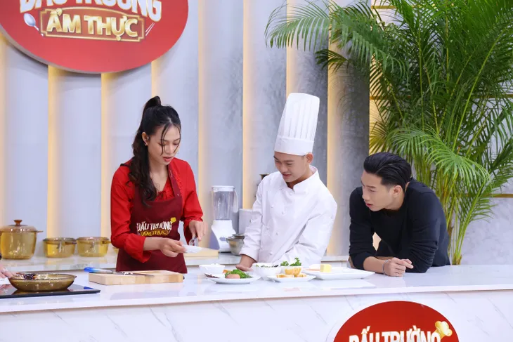 Lê Dương Bảo Lâm tiết lộ toàn ăn “đồ thừa canh cặn” nên mới “bự con” - Ảnh 4. Lê Dương Bảo Lâm tiết lộ toàn ăn “đồ thừa canh cặn” nên mới “bự con” - Ảnh 4.