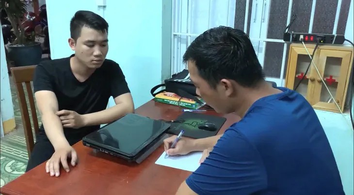 Bắt khẩn cấp 2 đối tượng cho vay nặng lãi tới 300/%/năm - Ảnh 1. Bắt khẩn cấp 2 đối tượng cho vay nặng lãi tới 300/%/năm - Ảnh 1.