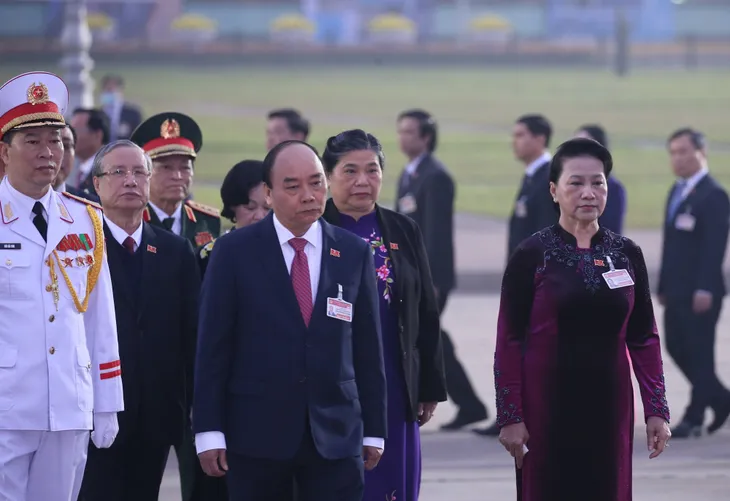 Đại biểu dự Đại hội XIII của Đảng vào Lăng viếng Chủ tịch Hồ Chí Minh - Ảnh 2. Đại biểu dự Đại hội XIII của Đảng vào Lăng viếng Chủ tịch Hồ Chí Minh - Ảnh 2.