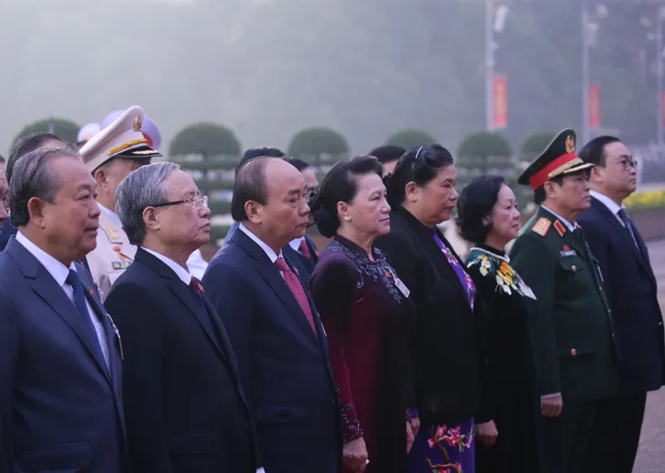 Đại biểu dự Đại hội XIII của Đảng vào Lăng viếng Chủ tịch Hồ Chí Minh - Ảnh 3. Đại biểu dự Đại hội XIII của Đảng vào Lăng viếng Chủ tịch Hồ Chí Minh - Ảnh 3.