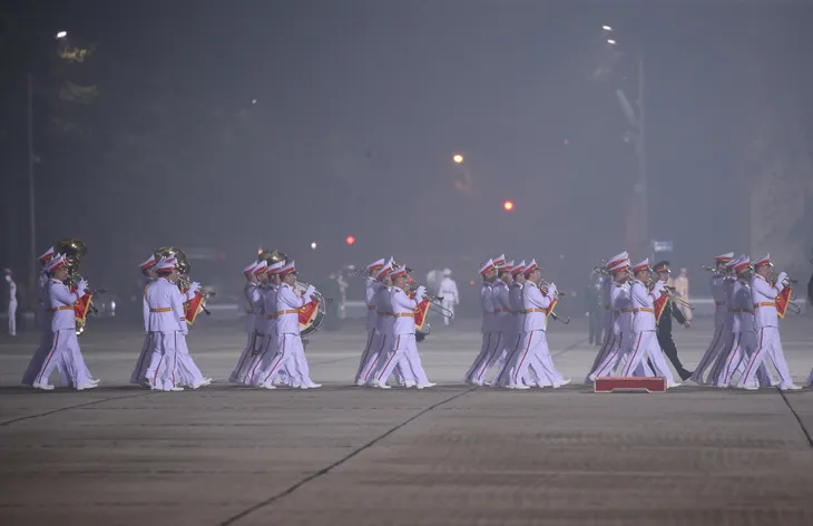 Đại biểu dự Đại hội XIII của Đảng vào Lăng viếng Chủ tịch Hồ Chí Minh - Ảnh 8. Đại biểu dự Đại hội XIII của Đảng vào Lăng viếng Chủ tịch Hồ Chí Minh - Ảnh 8.
