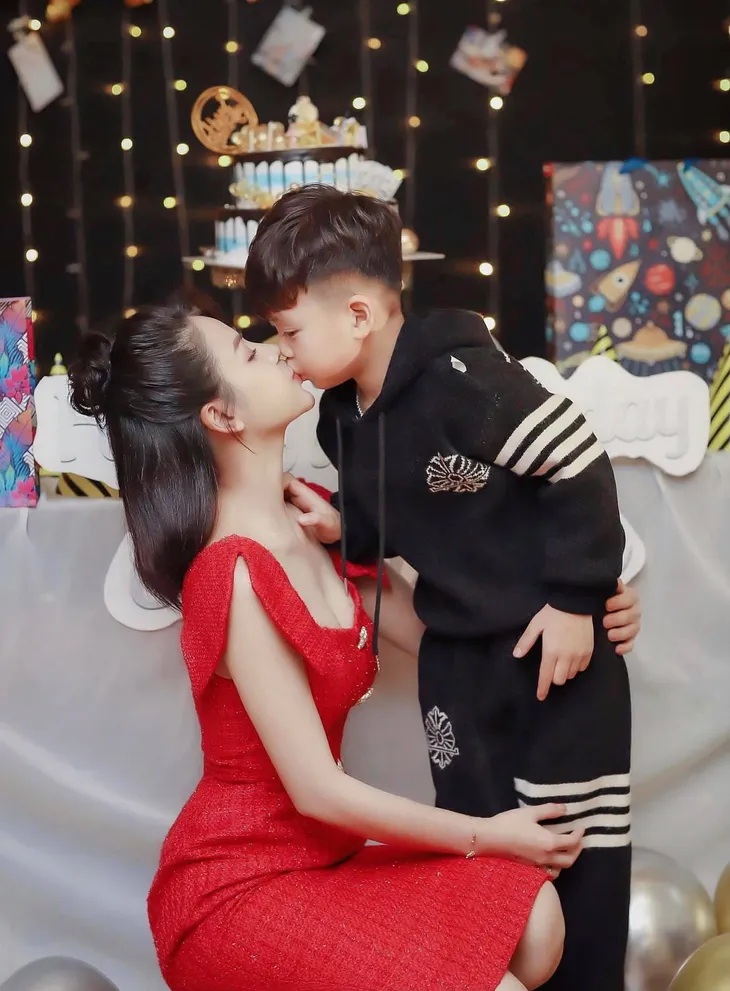 Lương Thu Trang - Minh của Hướng dương ngược nắng khoe con trai lém lỉnh - Ảnh 11. Lương Thu Trang - Minh của Hướng dương ngược nắng khoe con trai lém lỉnh - Ảnh 11.