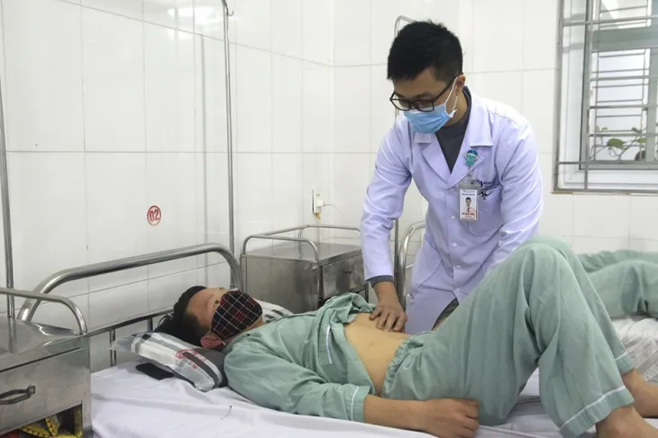 Nội soi gắp giun đũa dài 25cm trong ống mật chủ - Ảnh 2. Nội soi gắp giun đũa dài 25cm trong ống mật chủ - Ảnh 2.