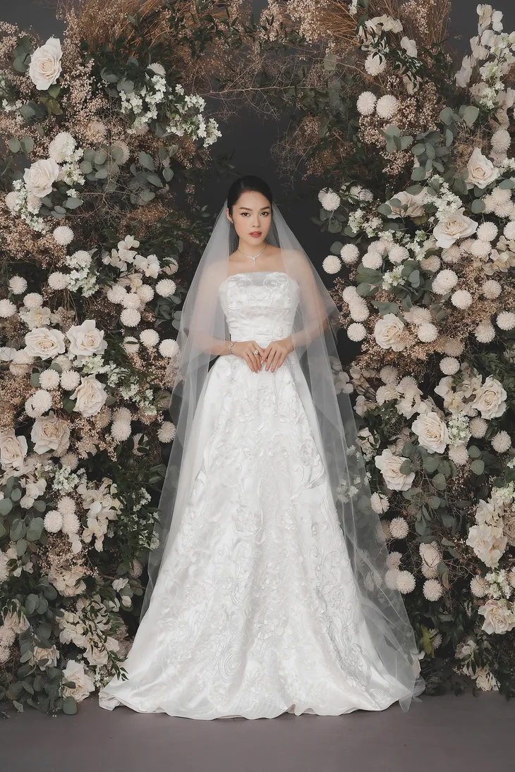 Dương Cẩm Lynh bất ngờ tung bộ ảnh mặc váy cưới - Ảnh 6. Dương Cẩm Lynh bất ngờ tung bộ ảnh mặc váy cưới - Ảnh 6.