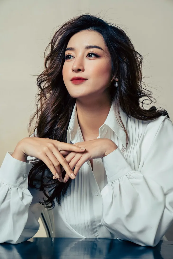 Huyền My khoe bộ ảnh mới, Mai Phương Thúy khen ngợi đẹp như Địch Lệ Nhiệt Ba - Ảnh 4. Huyền My khoe bộ ảnh mới, Mai Phương Thúy khen ngợi đẹp như Địch Lệ Nhiệt Ba - Ảnh 4.