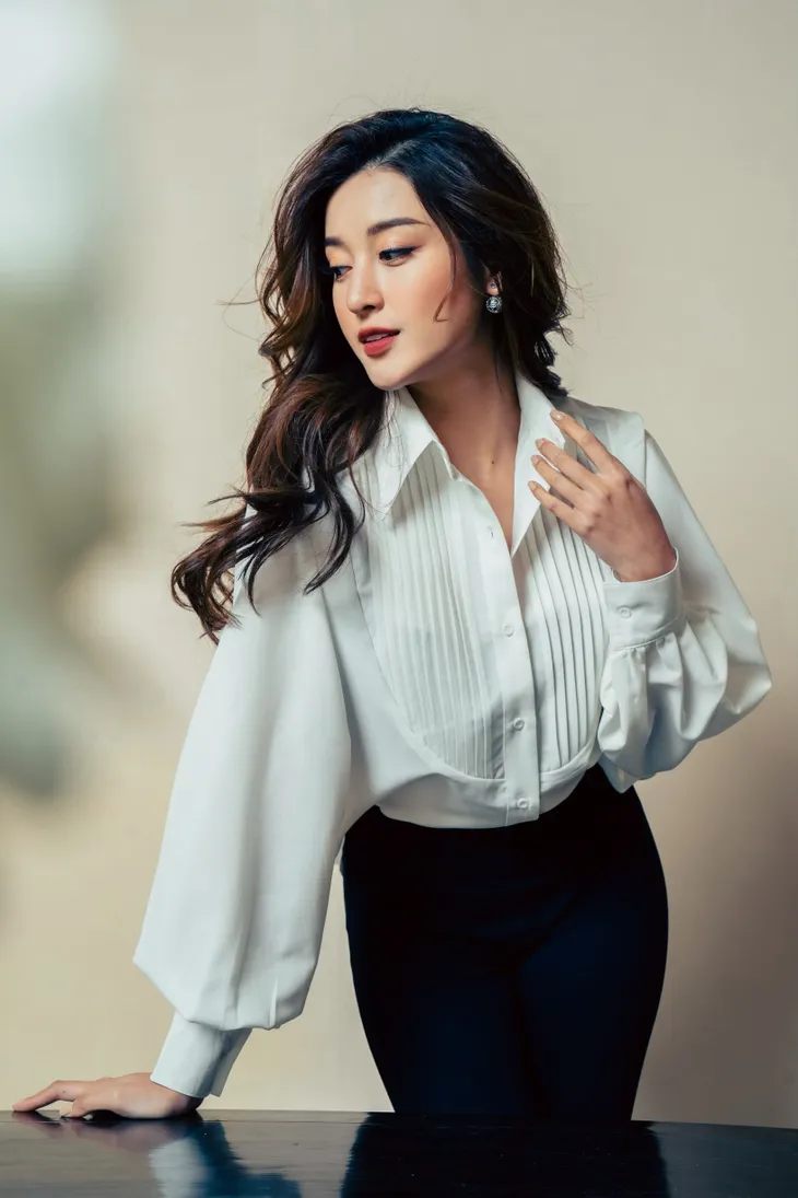 Huyền My khoe bộ ảnh mới, Mai Phương Thúy khen ngợi đẹp như Địch Lệ Nhiệt Ba - Ảnh 13. Huyền My khoe bộ ảnh mới, Mai Phương Thúy khen ngợi đẹp như Địch Lệ Nhiệt Ba - Ảnh 13.