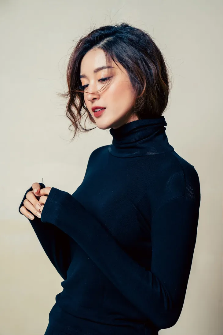 Huyền My khoe bộ ảnh mới, Mai Phương Thúy khen ngợi đẹp như Địch Lệ Nhiệt Ba - Ảnh 12. Huyền My khoe bộ ảnh mới, Mai Phương Thúy khen ngợi đẹp như Địch Lệ Nhiệt Ba - Ảnh 12.