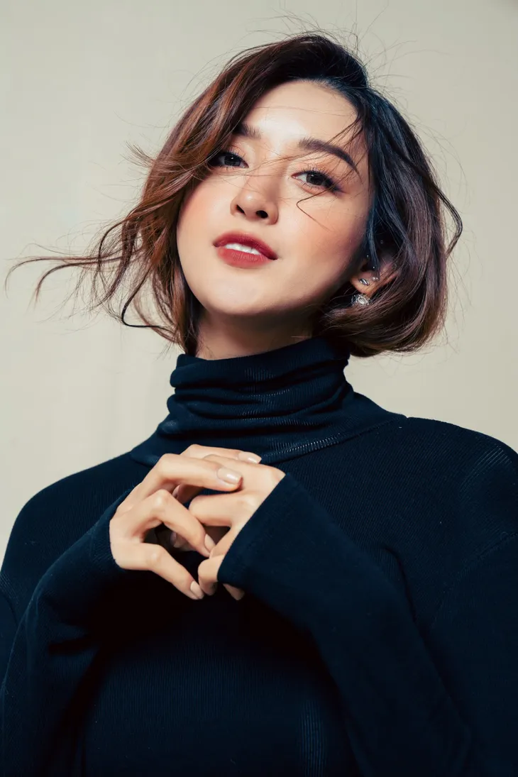 Huyền My khoe bộ ảnh mới, Mai Phương Thúy khen ngợi đẹp như Địch Lệ Nhiệt Ba - Ảnh 2. Huyền My khoe bộ ảnh mới, Mai Phương Thúy khen ngợi đẹp như Địch Lệ Nhiệt Ba - Ảnh 2.