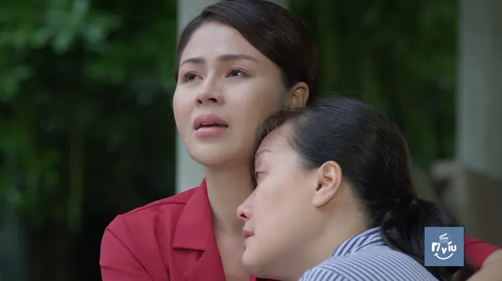 Hướng dương ngược nắng - Tập 20: Minh (Lương Thu Trang) nghẹn ngào ôm chặt người mẹ ngây ngây dại dại - Ảnh 3. Hướng dương ngược nắng - Tập 20: Minh (Lương Thu Trang) nghẹn ngào ôm chặt người mẹ ngây ngây dại dại - Ảnh 3.