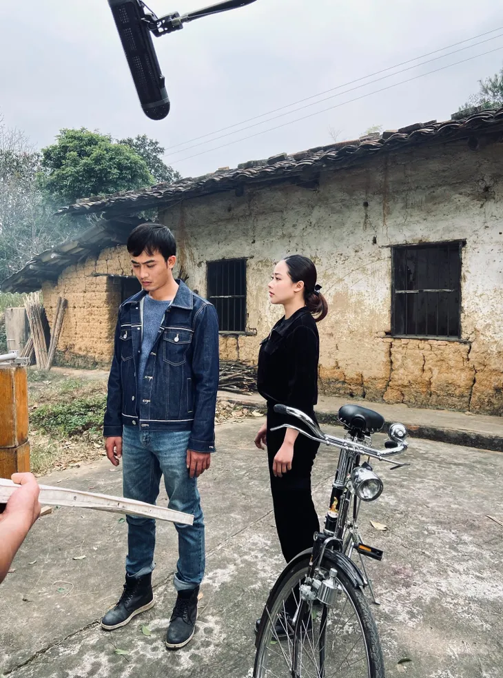 Hướng dương ngược nắng: Xuất hiện nhân vật nữ xinh đẹp hao hao giống Minh - Ảnh 5. Hướng dương ngược nắng: Xuất hiện nhân vật nữ xinh đẹp hao hao giống Minh - Ảnh 5.
