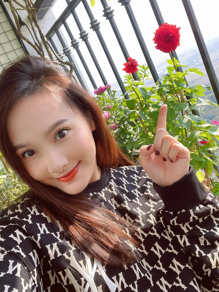 Ngắm gu thời trang tinh tế, nổi bật của bà bầu Bảo Thanh - Ảnh 7. Ngắm gu thời trang tinh tế, nổi bật của bà bầu Bảo Thanh - Ảnh 7.