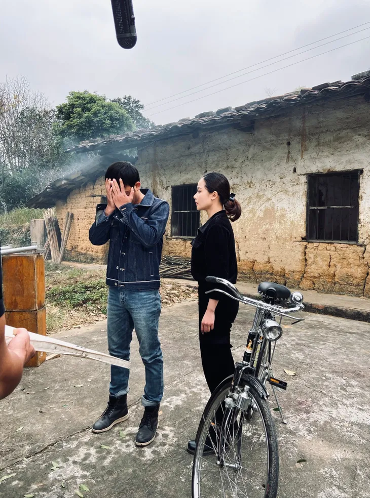 Hướng dương ngược nắng: Xuất hiện nhân vật nữ xinh đẹp hao hao giống Minh - Ảnh 6. Hướng dương ngược nắng: Xuất hiện nhân vật nữ xinh đẹp hao hao giống Minh - Ảnh 6.