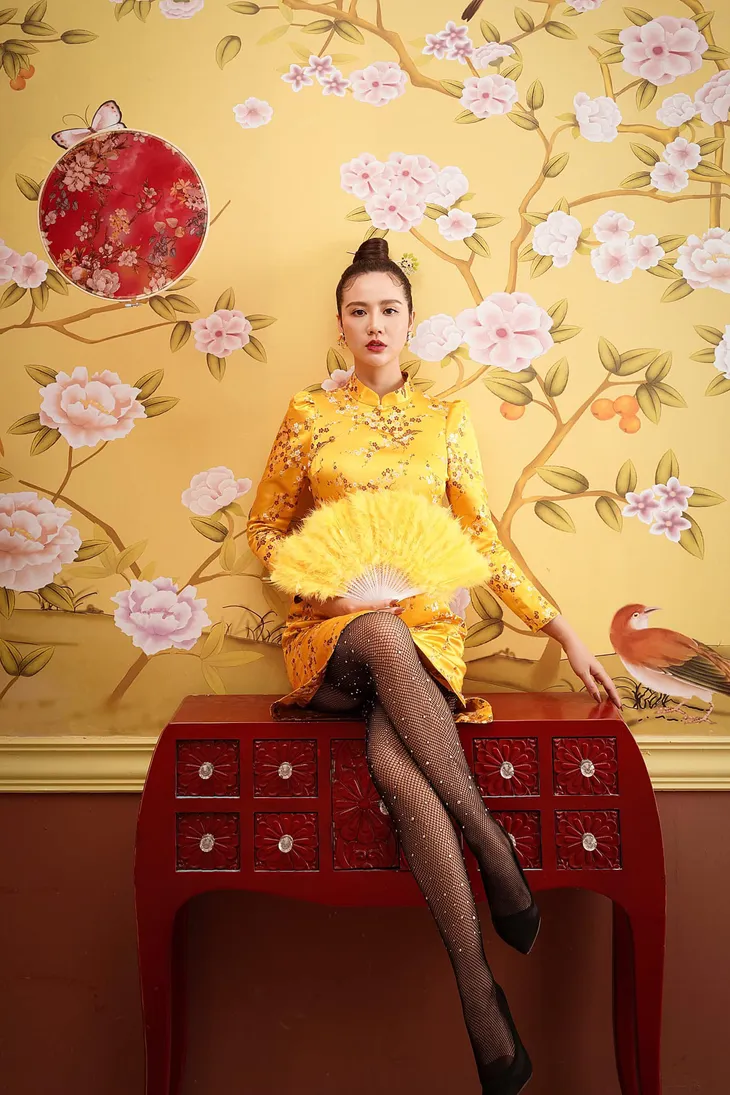 Mai Ngọc, Huyền Lizzie đẹp hút hồn trong trang phục áo dài cách tân - Ảnh 6. Mai Ngọc, Huyền Lizzie đẹp hút hồn trong trang phục áo dài cách tân - Ảnh 6.