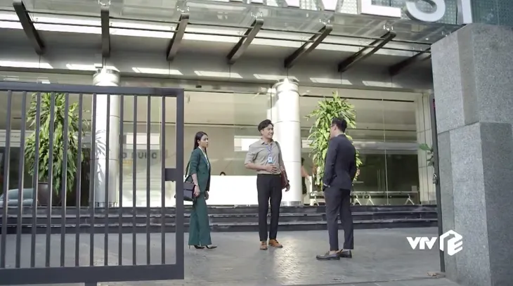 Hướng dương ngược nắng - Tập 21: Chị em Minh hiên ngang bước vào Cao Dược, bà Bạch Cúc đã tính sẵn cách trị - Ảnh 1. Hướng dương ngược nắng - Tập 21: Chị em Minh hiên ngang bước vào Cao Dược, bà Bạch Cúc đã tính sẵn cách trị - Ảnh 1.