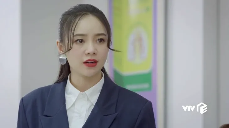 Hướng dương ngược nắng - Tập 21: Chị em Minh hiên ngang bước vào Cao Dược, bà Bạch Cúc đã tính sẵn cách trị - Ảnh 5. Hướng dương ngược nắng - Tập 21: Chị em Minh hiên ngang bước vào Cao Dược, bà Bạch Cúc đã tính sẵn cách trị - Ảnh 5.